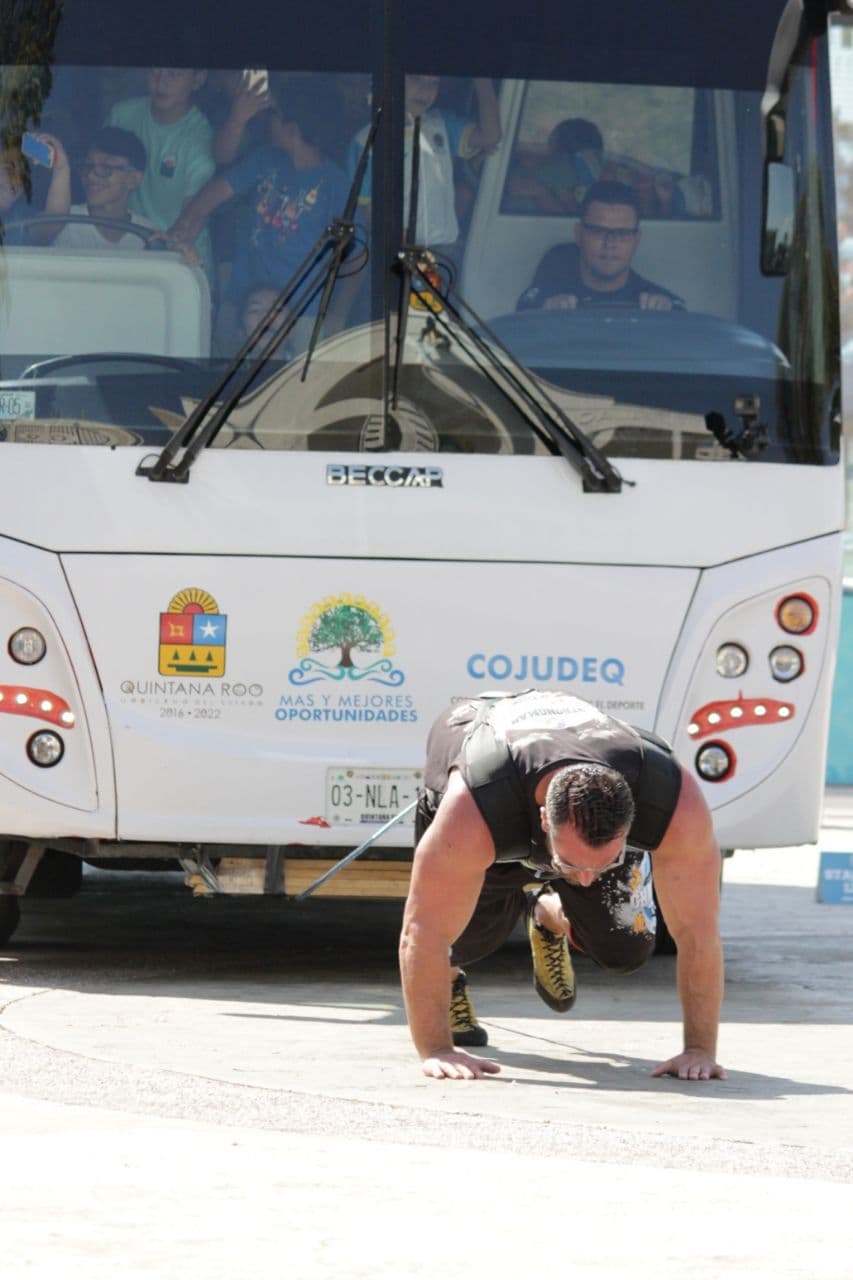 Hombres de acero asombran a Chetumal