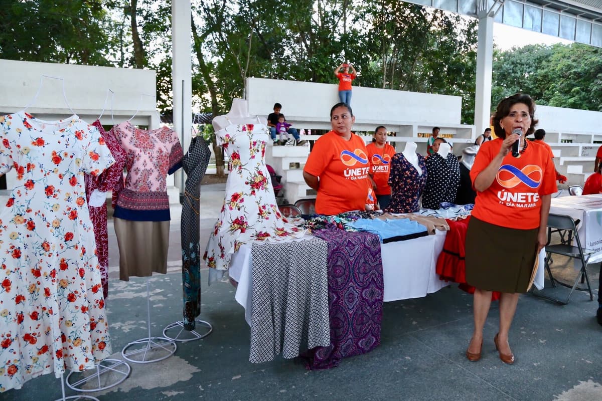 Apoya y orienta Solidaridad a mujeres con feria de servicios del Día Naranja
