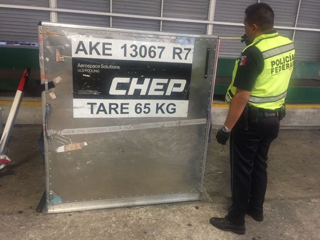 Hallan droga en contenedor de equipaje en el aeropuerto de Cancún