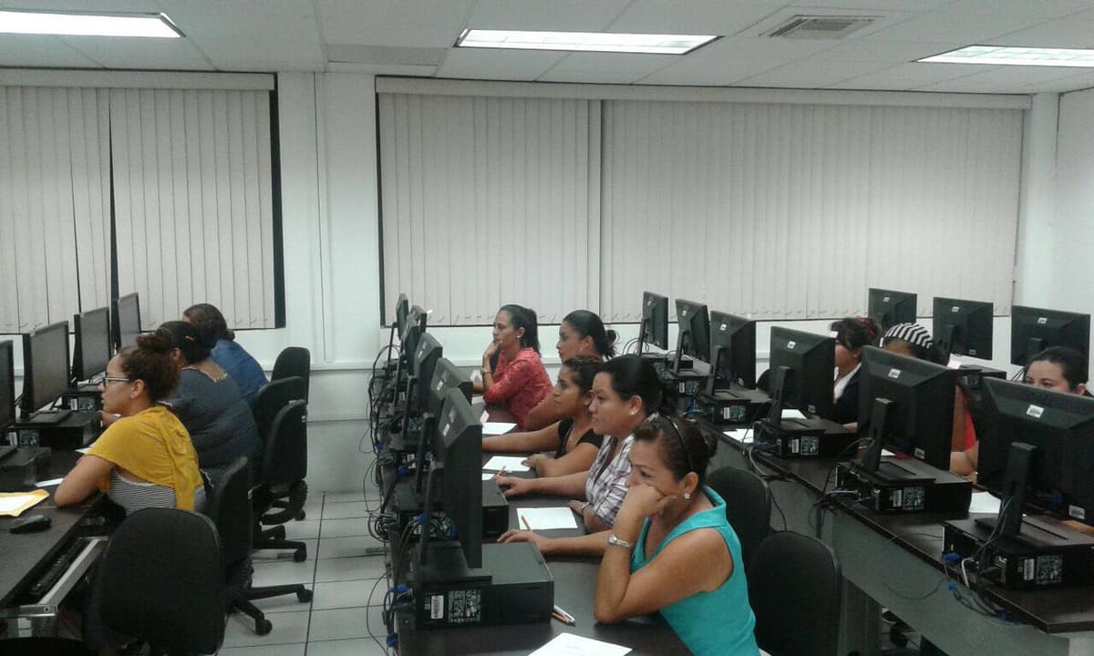 Dan segunda oportunidad a maestros reprobados