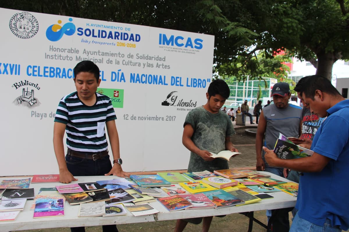 Promotores culturales toman dos parques en el Día Nacional del Libro