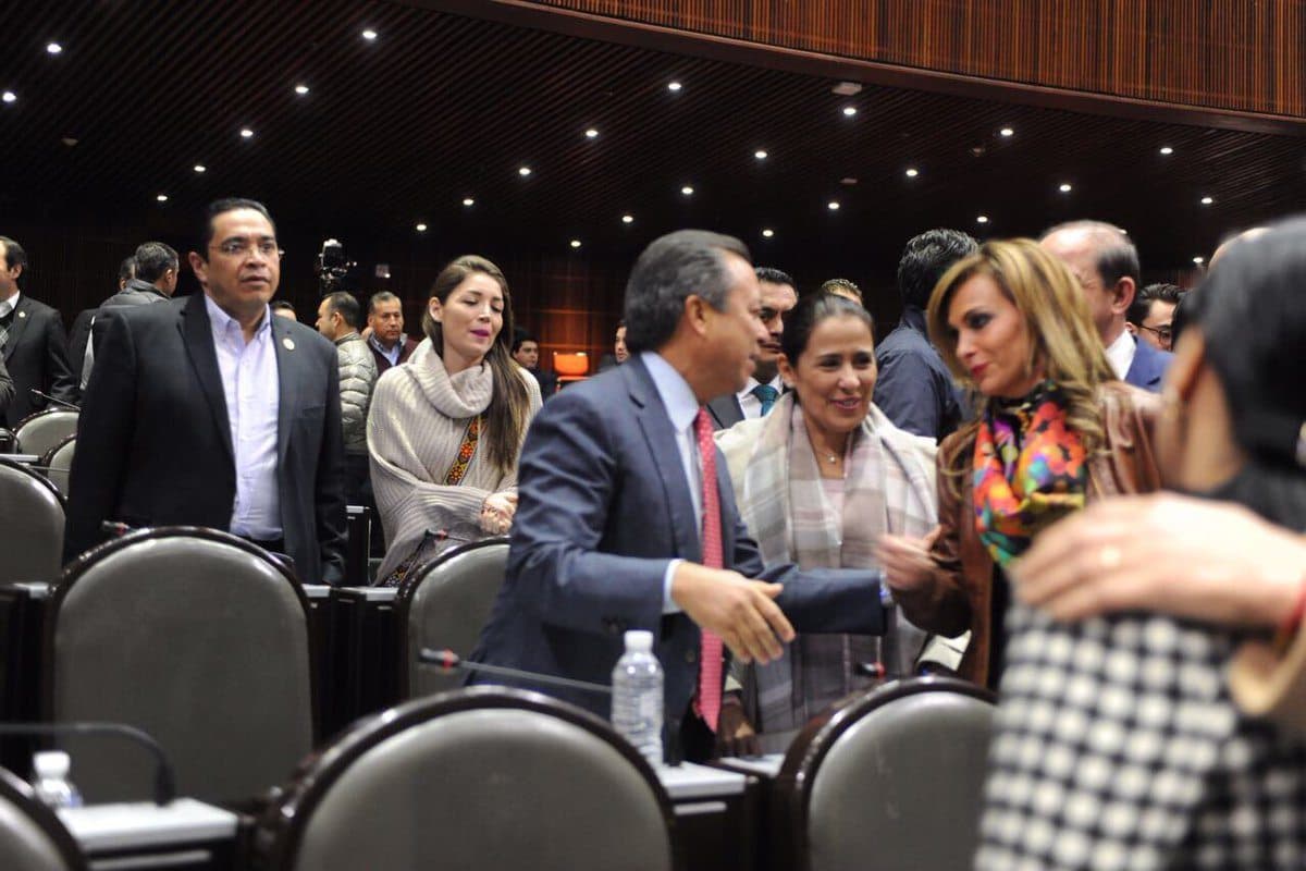 Propone Sara Latife prohibir colores partidistas en escuelas