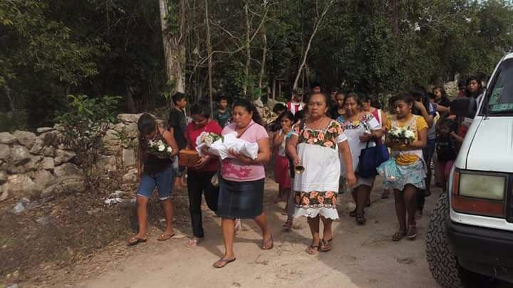 Peregrinan pastores por Tihosuco