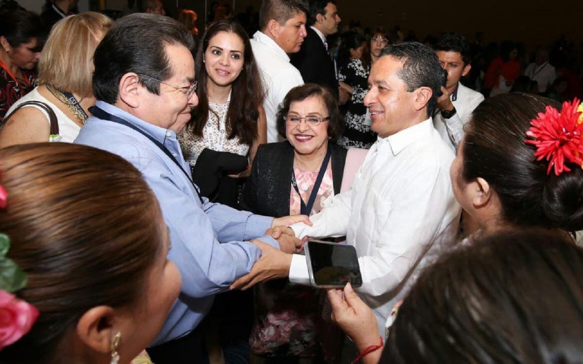 Dos mil 227 títulos de propiedad se entregaron este año a igual número de familias: Carlos Joaquín