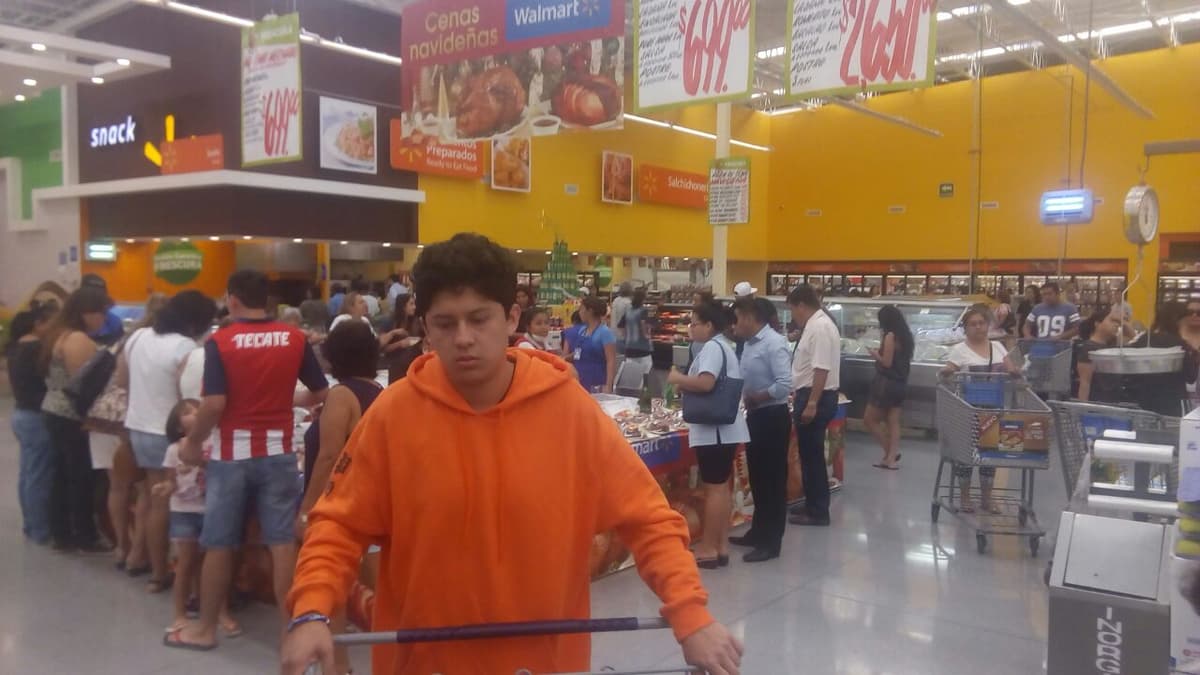 Centros comerciales “a reventar” en Cancún