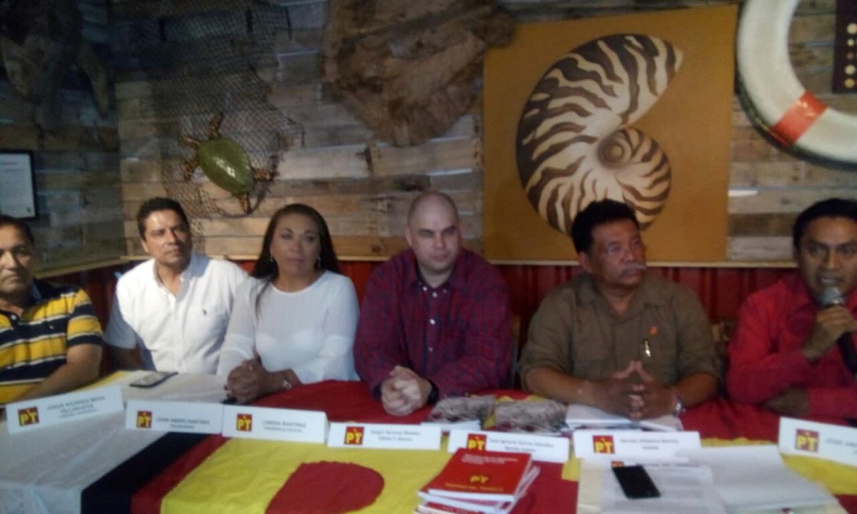 Presenta el PT a sus “gallos”