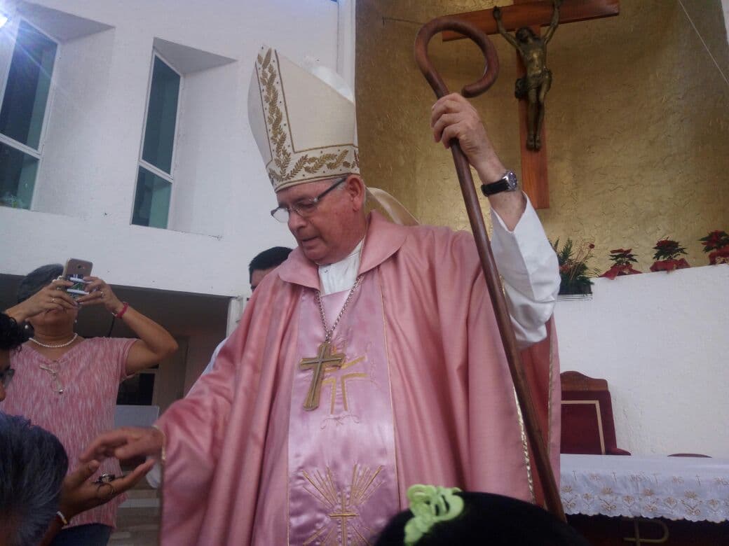 Se pronuncia obispo por ayudar a los policías