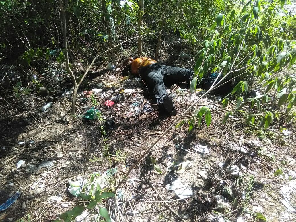 Hallan cuerpo putrefacto en vía a Bacalar