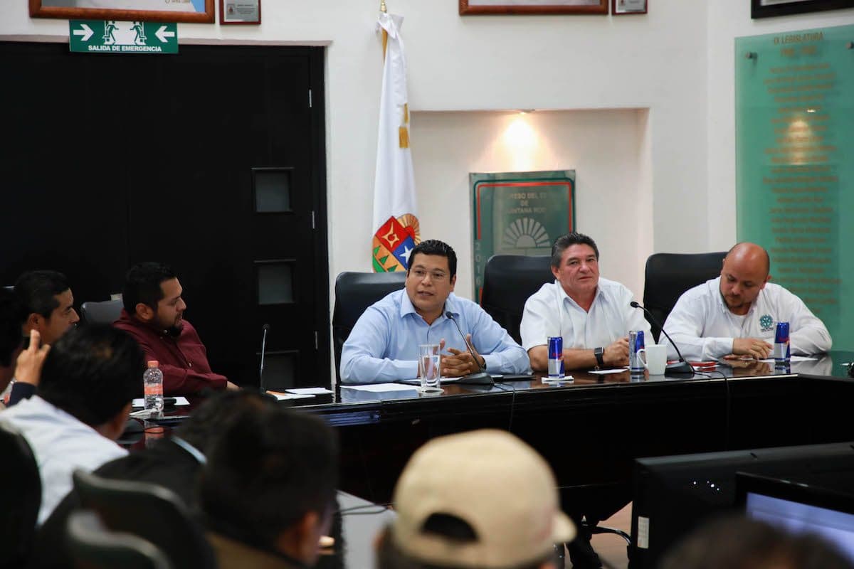 Recibe XV Legislatura propuestas de taxistas