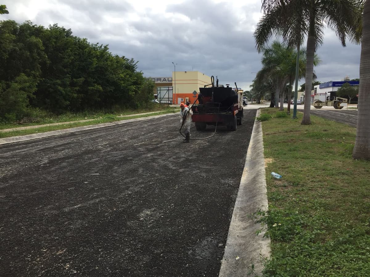 Rehabilita gobierno de Solidaridad avenida Paseo Central para mejorar movilidad urbana