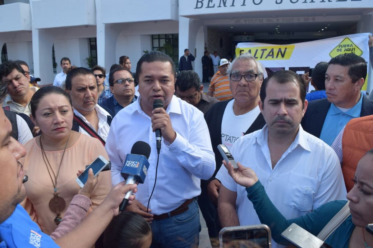 Emiliano Ramos inicia precampaña con ataque frontal a Remberto Estrada