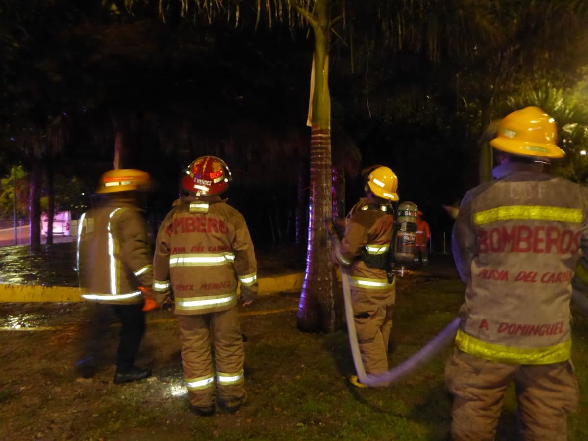 Alumnos de secundaria incendian palapa en La Guadalupana