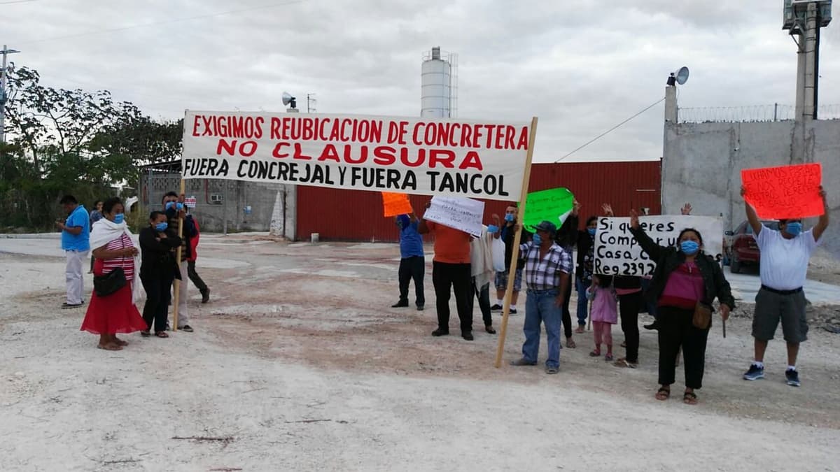 Cierran vecinos de la 237 acceso a cementera