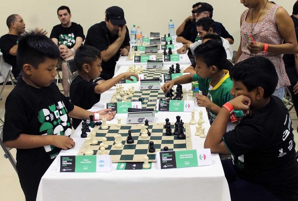 Ajedrecistas mueven sus primeros “peones” del 2018