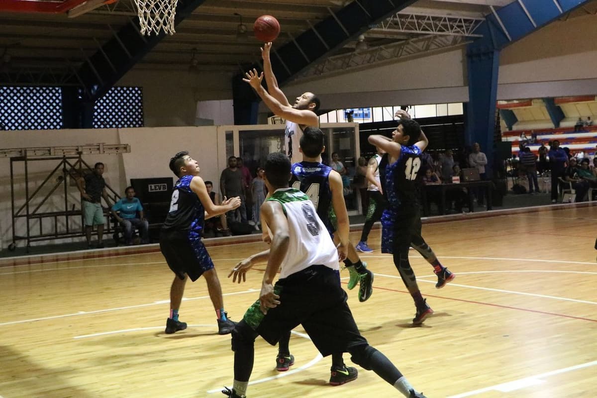 Insulares toman ventaja en semifinales de la Liga Estatal de Baloncesto