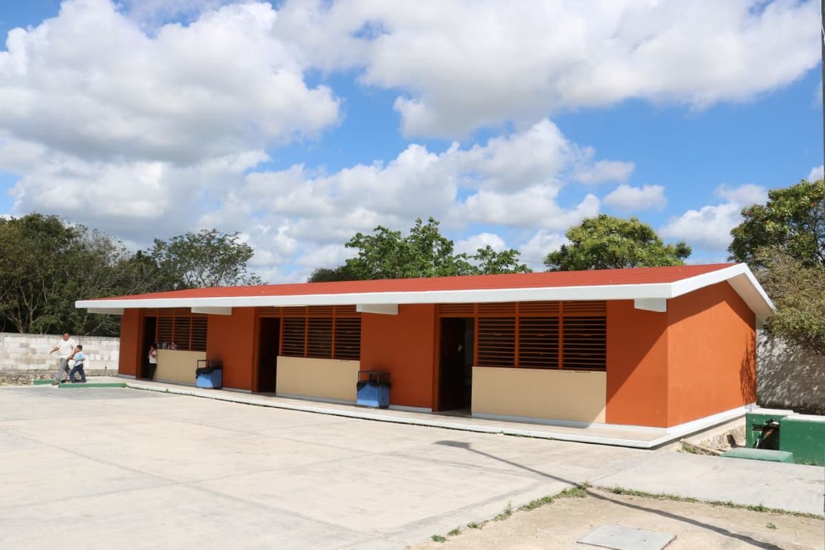 Refuerzan escuelas al Cien