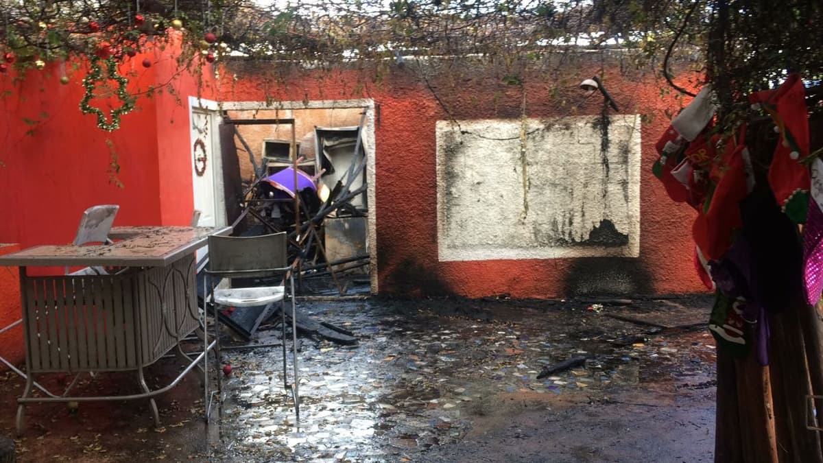 Pirotecnia carbonizó palapa en hotel Xbalamqué