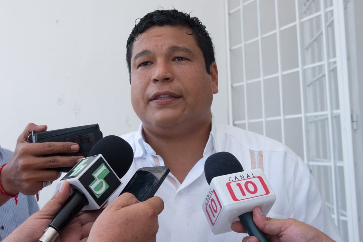 Destacada labor del ayuntamiento en limpieza de playas en zona de Mahahual: Zelaya