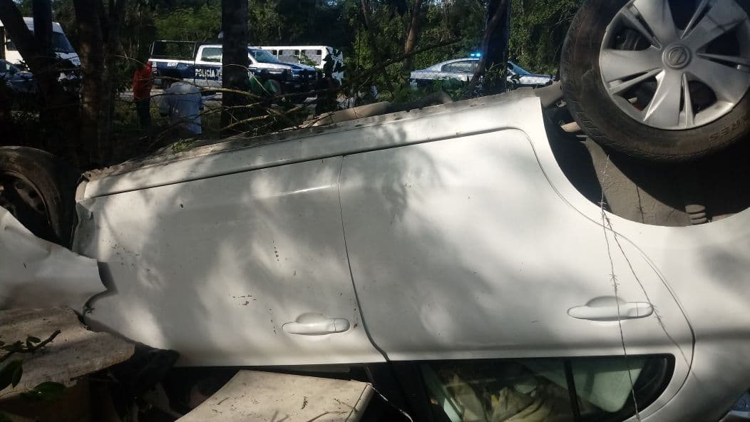 Joven entra con todo y vehículo a “Chanolandia”