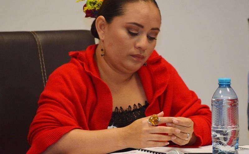 Con mentiras, Perla Tun politiza restricción al arrecife