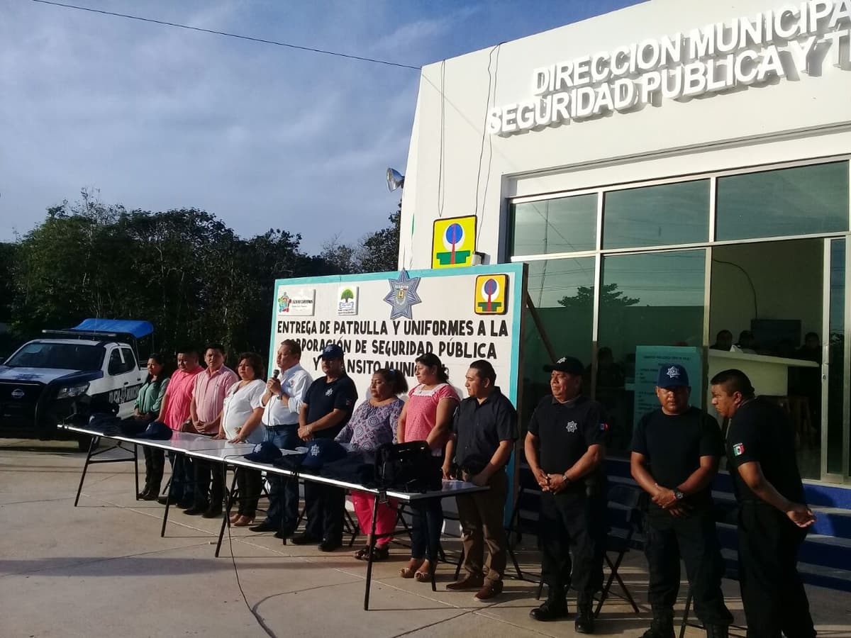 Abastecen de indumentaria a policías