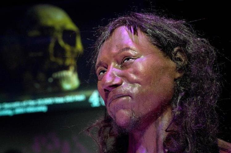 Piel oscura y ojos azules, así era el primer británico “Cheddar Man”