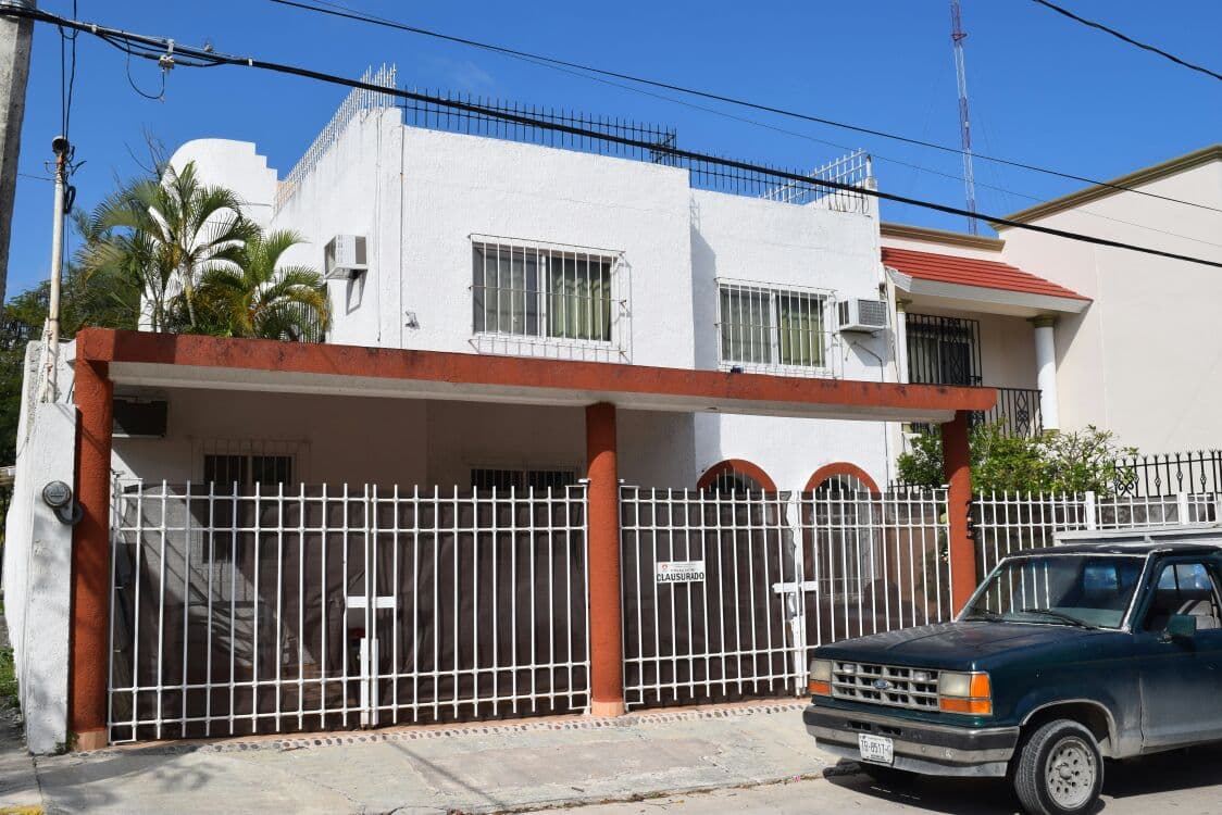 Luchan vecinos por mantener uso habitacional en su cuadra