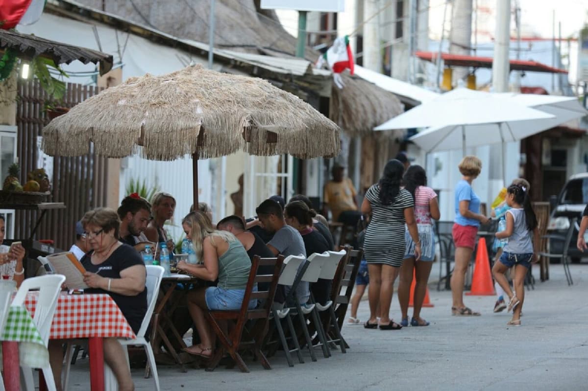 Registra Puerto Morelos auge turístico en fin de semana largo