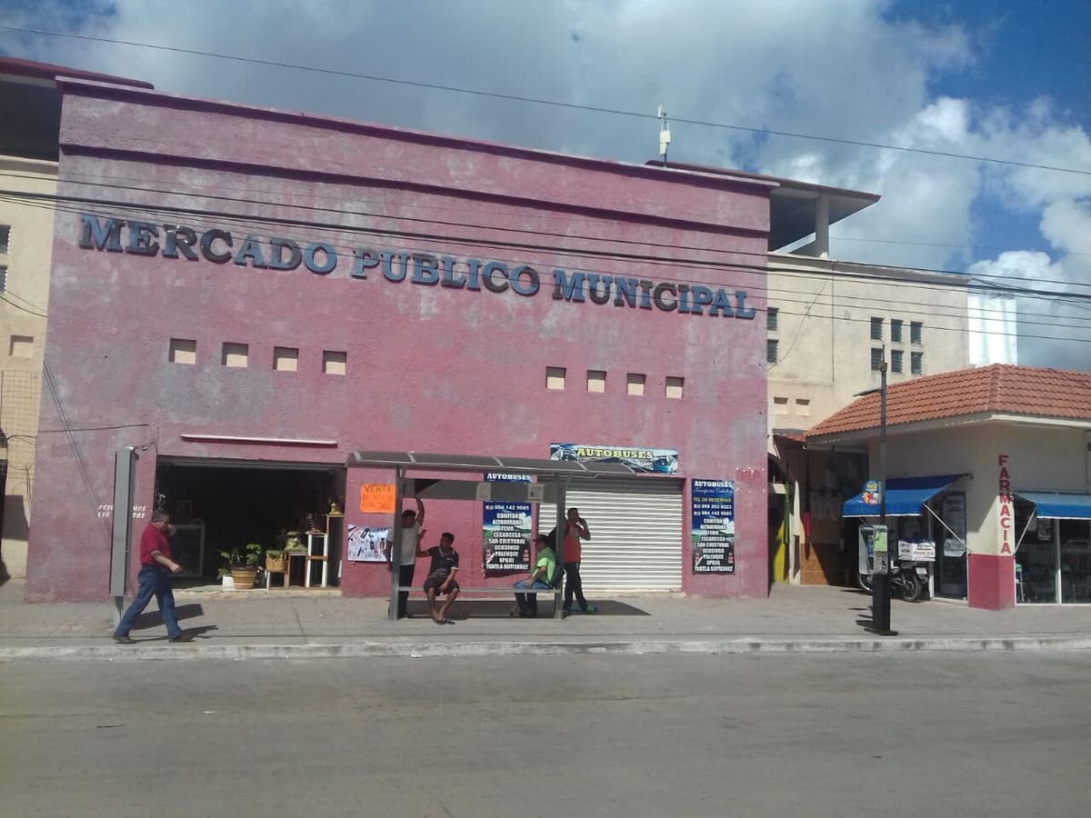 Sobrevive el “Diana Laura” por esfuerzo de sus locatarios