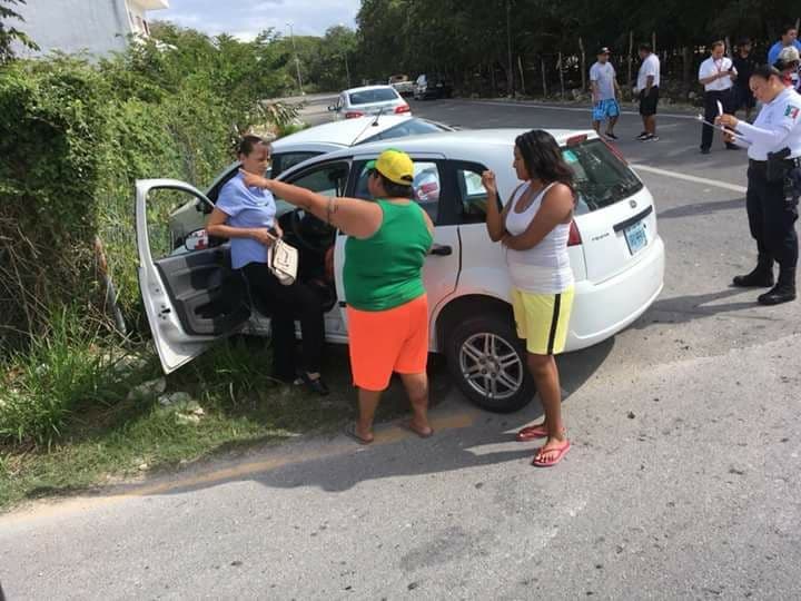Mujer se pasa el alto y se impacta contra otra conductora en la Bellavista