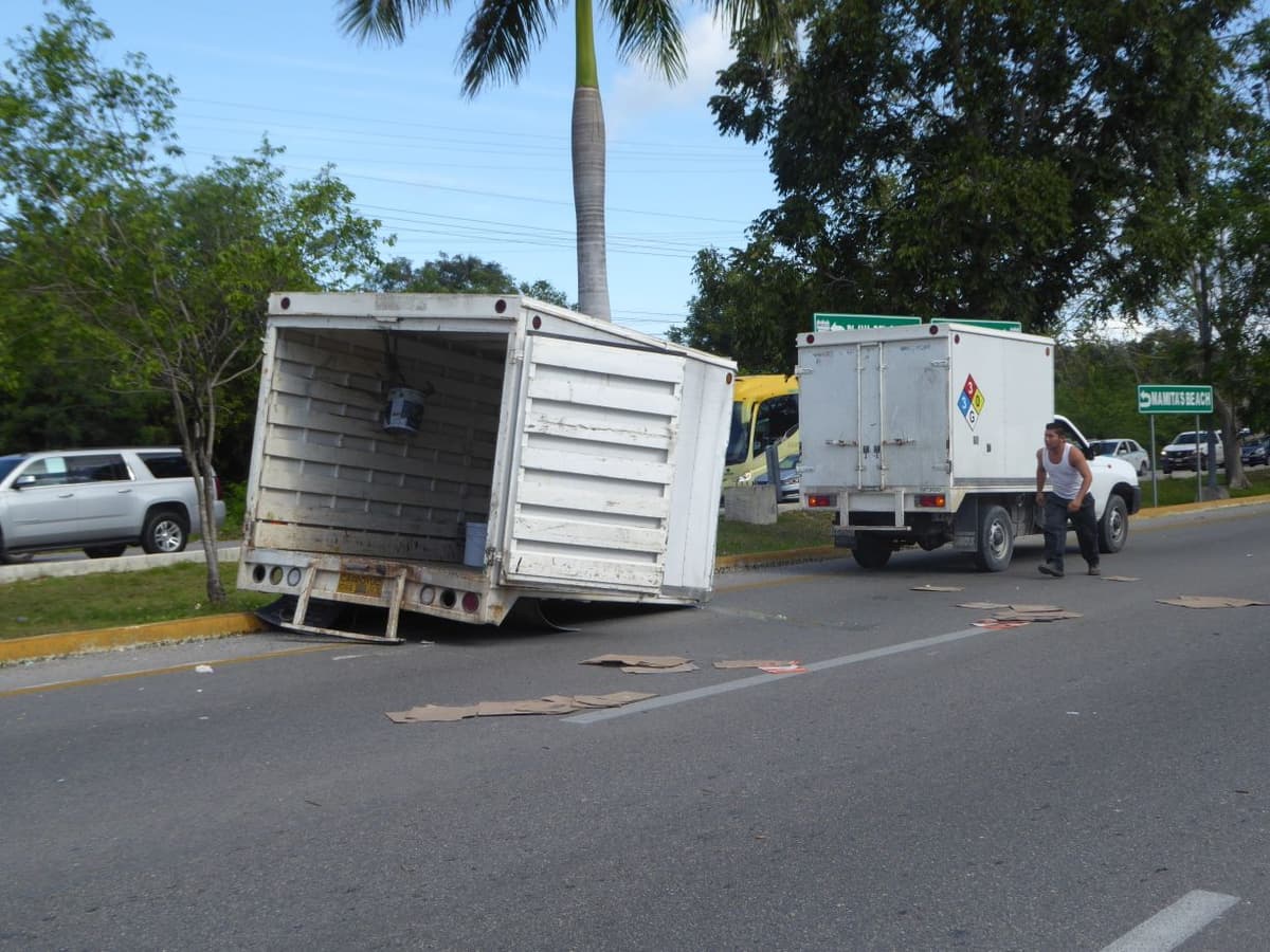 Choque de camiones en Playa deja un lesionado