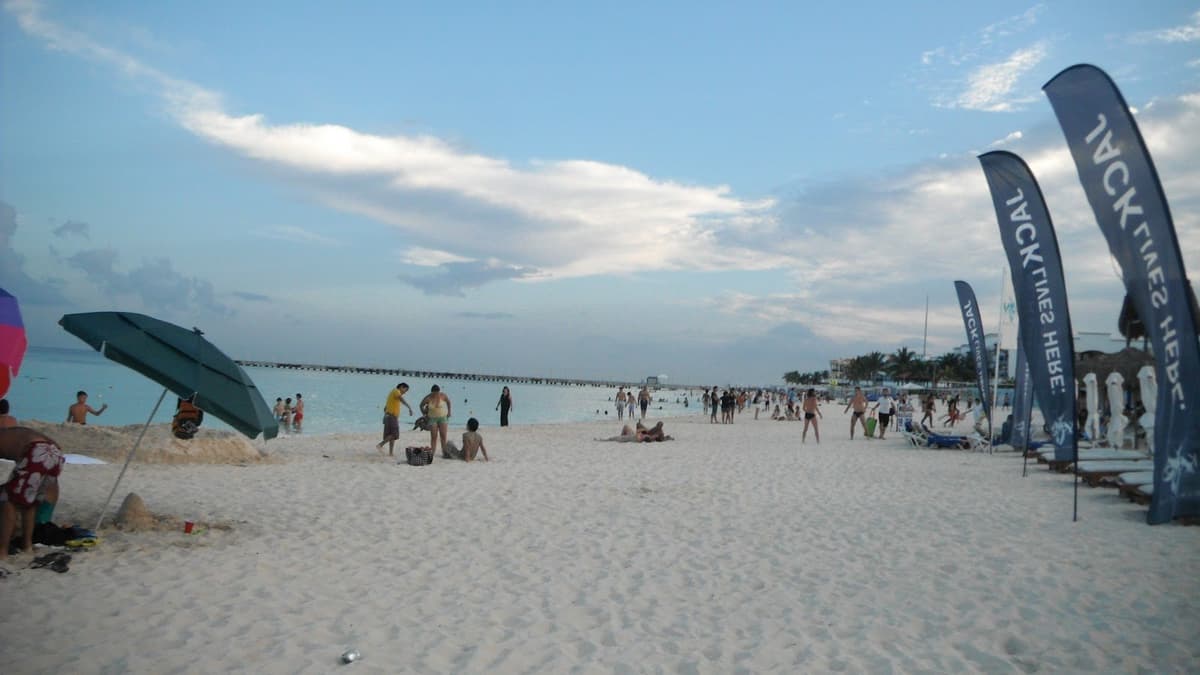 Concede Semarnat permiso a Mamita's para uso de playa