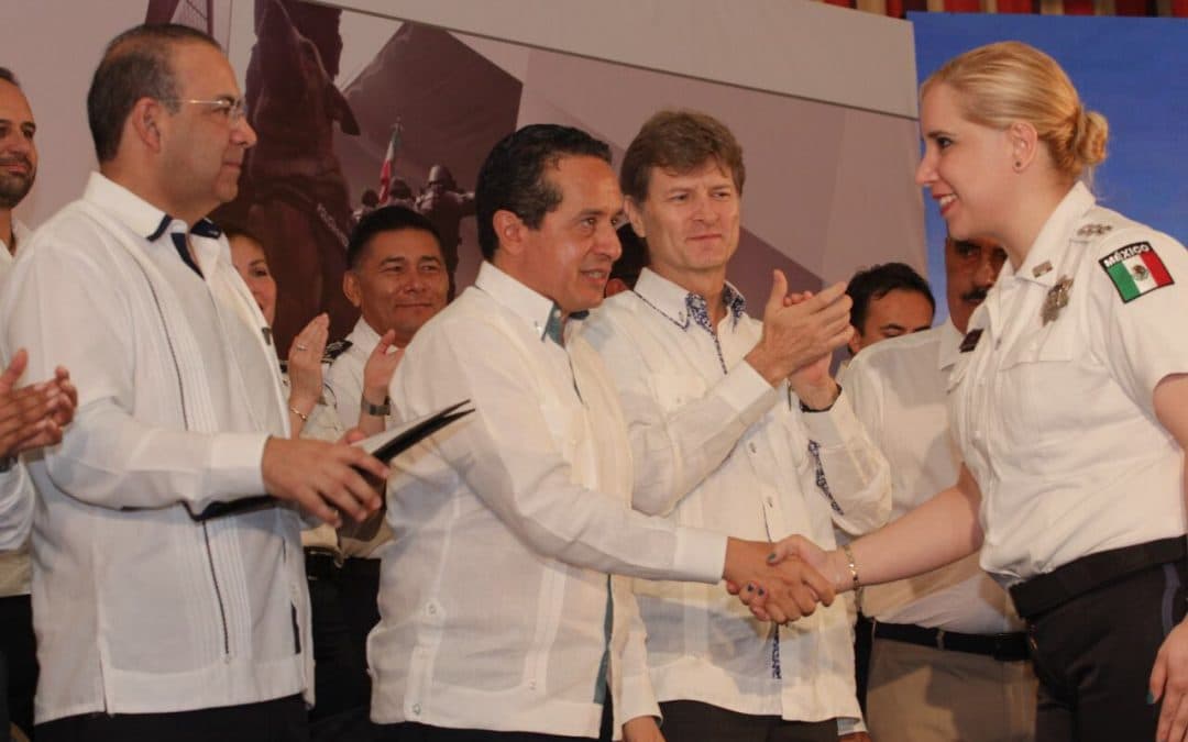 Capacitamos a nuestros policías para que protejan mejor a la gente: Carlos Joaquín