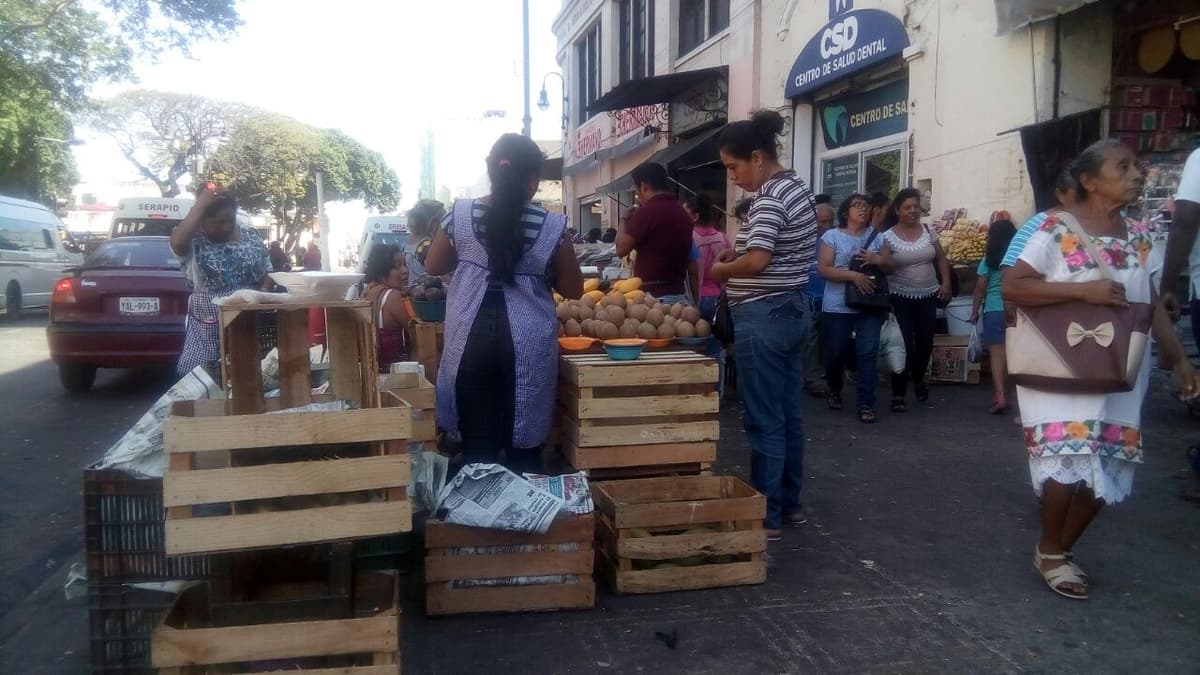 Ambulantes “invaden” el mercado Lucas de Galvez en Mérida