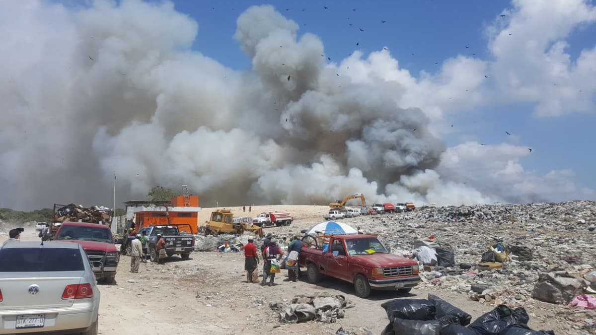 Arde el relleno sanitario de Chetumal