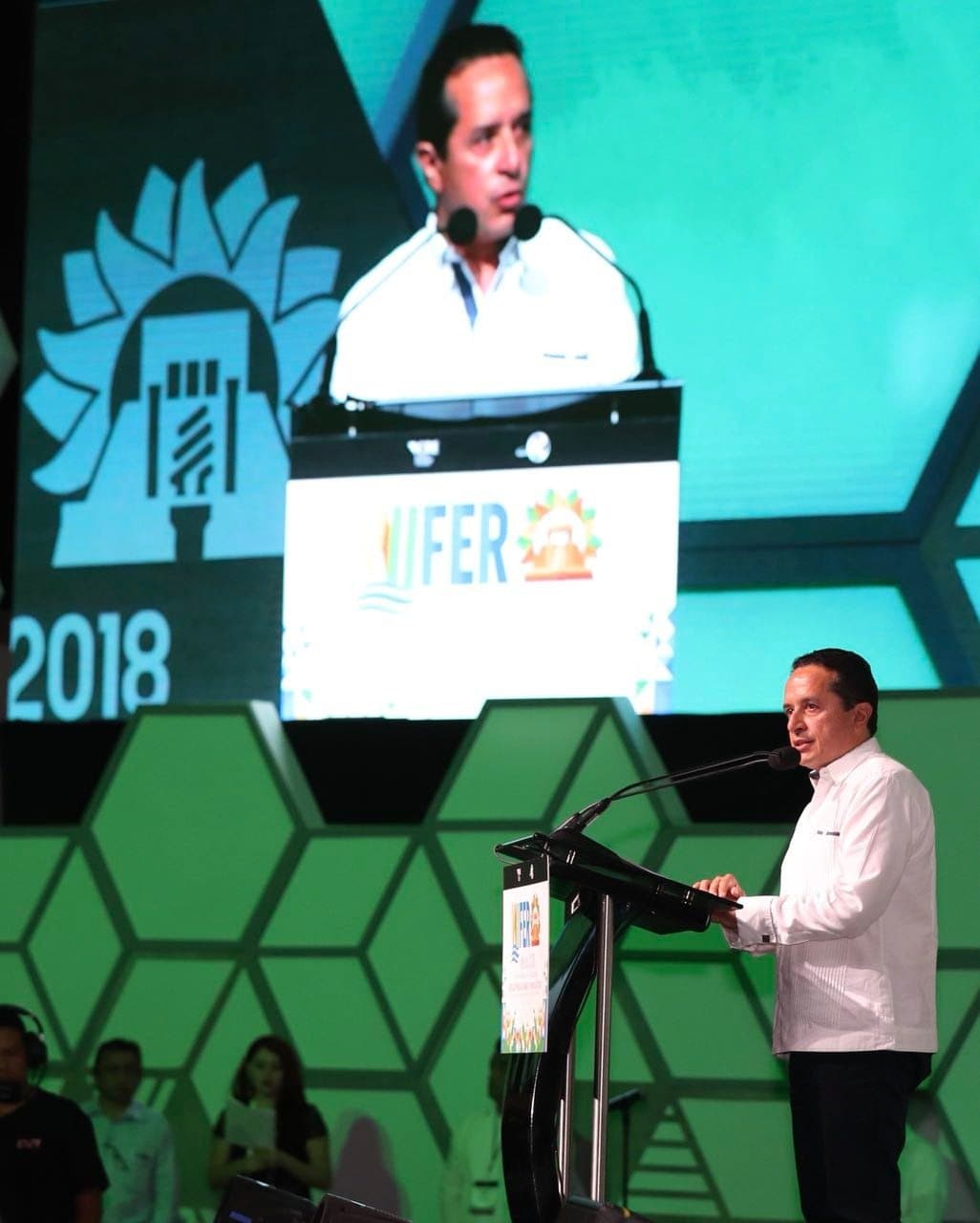 Carlos Joaquín González anuncia dos proyectos de energía renovable para la zona Maya y sur del estado