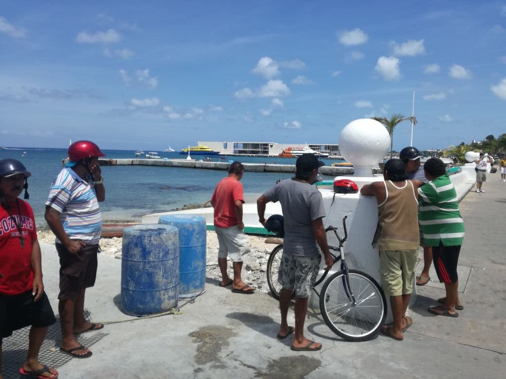 Rescatan a pescadores extraviados de Cozumel