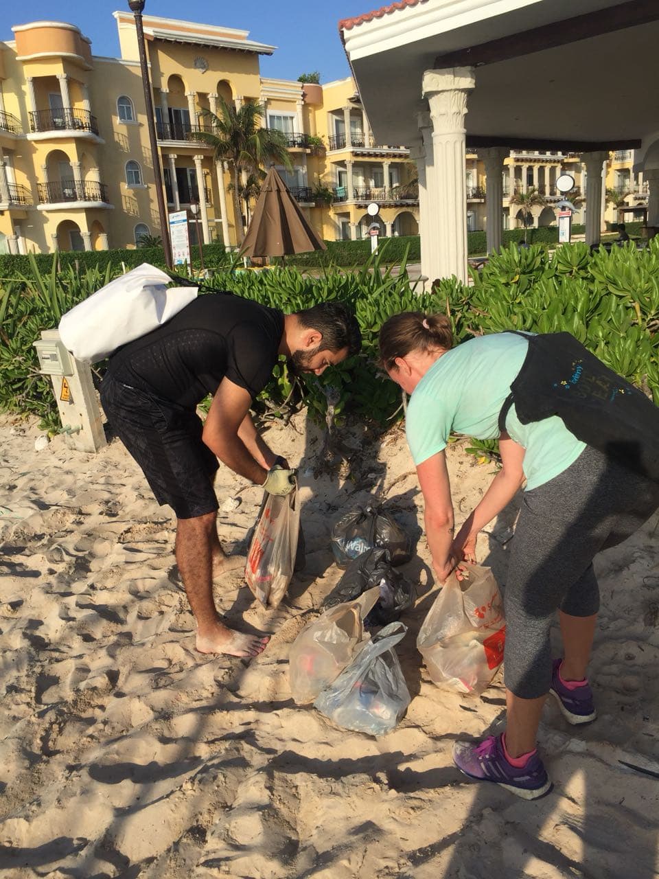 Se ejercitan y limpian los arenales con Ploggers Playa del Carmen