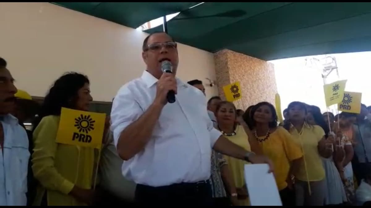 Jorge Zavala Castro registra candidatura a gobernador por el PRD