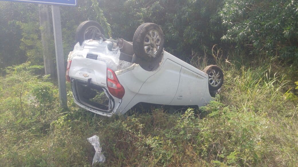 Turistas italianos sufren accidente carretero