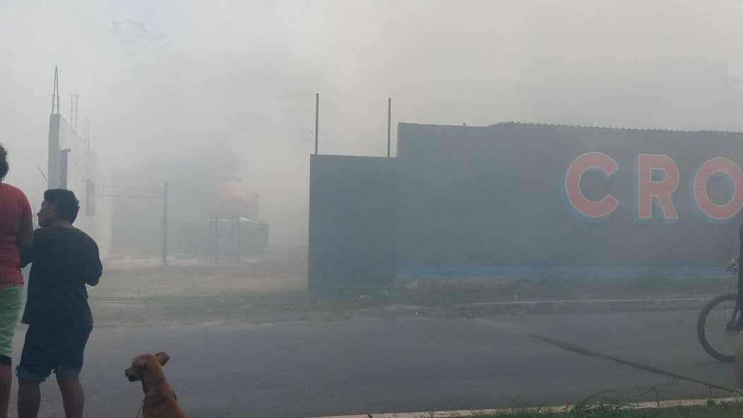 Controlan incendio frente al ADO de Chetumal