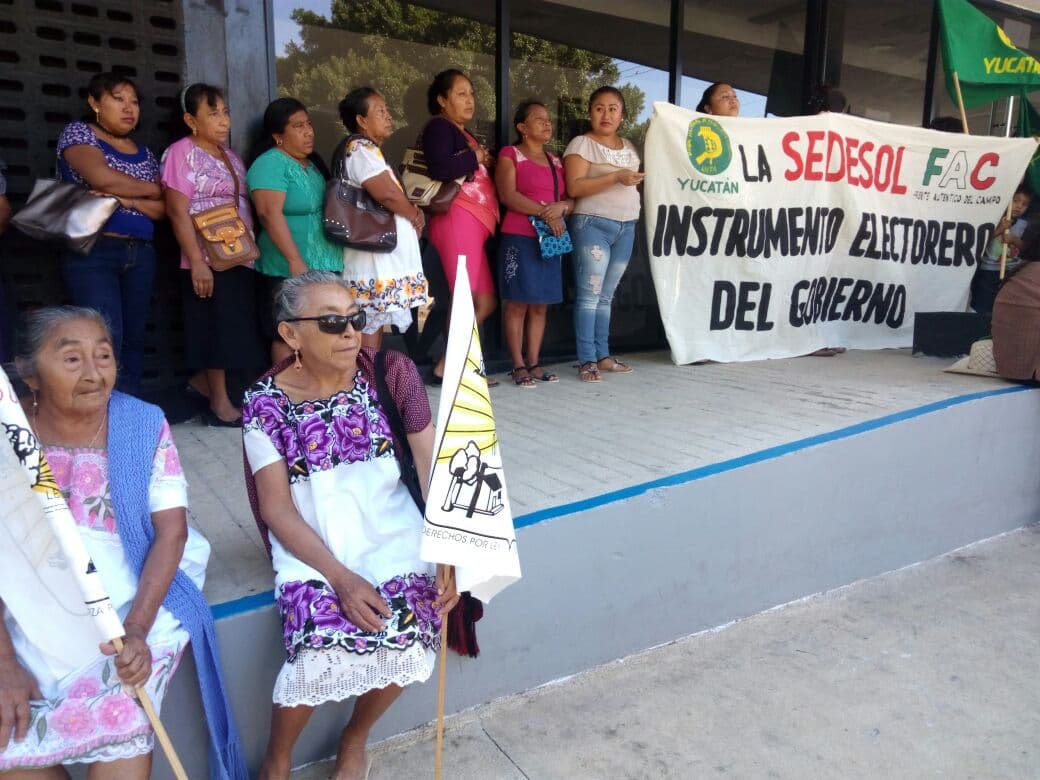 Protesta Unta contra “uso electoral” de la Sedesol en Yucatán