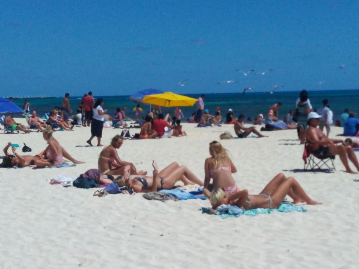 Abarrotan turistas las playas de Solidaridad