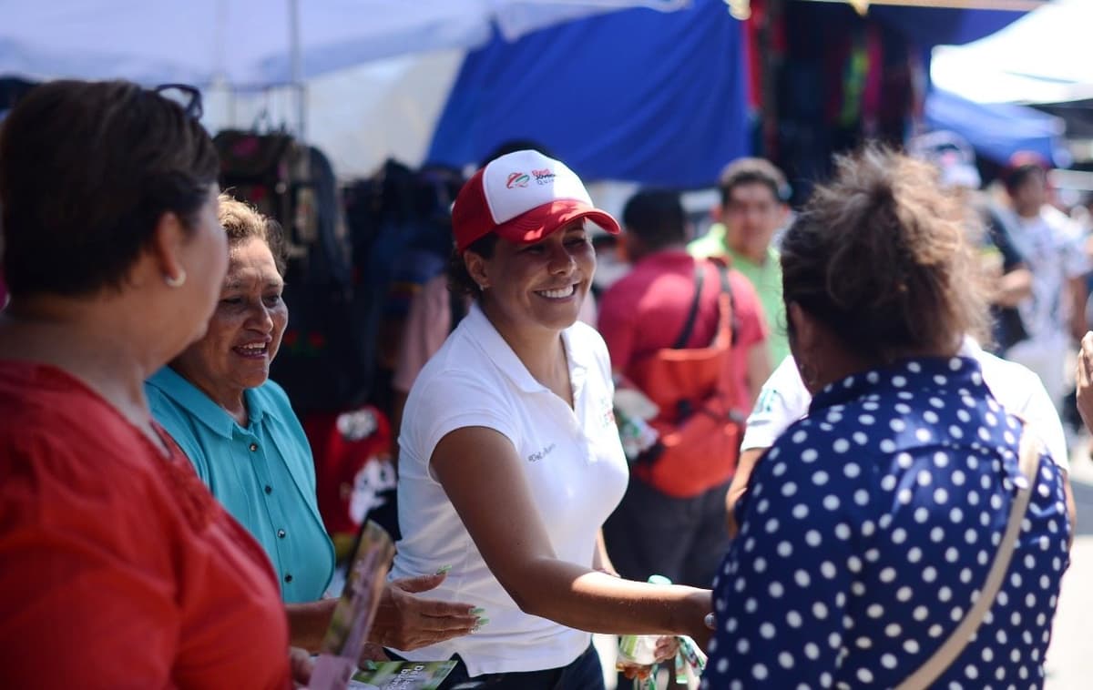 Propone Leslie Hendricks más becas para estudiantes