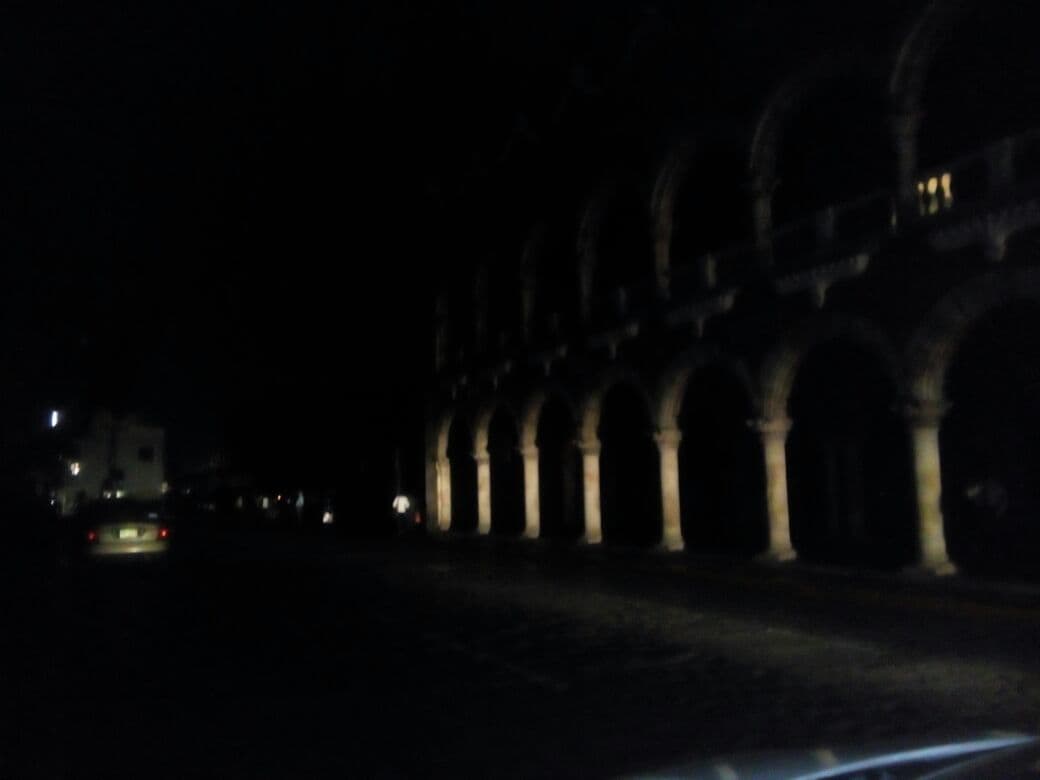 Queda a oscuras el centro de la “blanca” Mérida