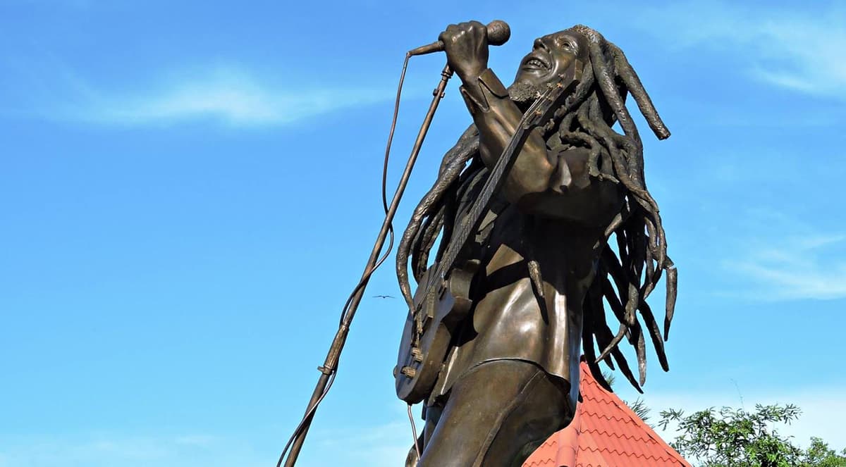 Mudarán estatua de Bob Marley a callejón del Arte