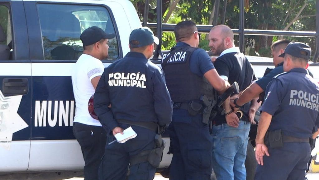 “Desaparece” policía de Cozumel a detenido tras balacera