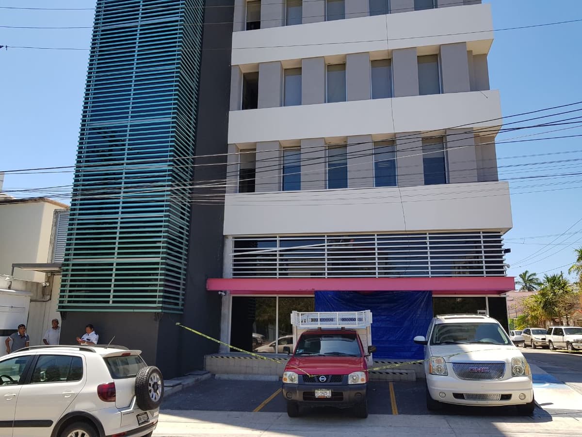 Balean dos notarías de Cancún