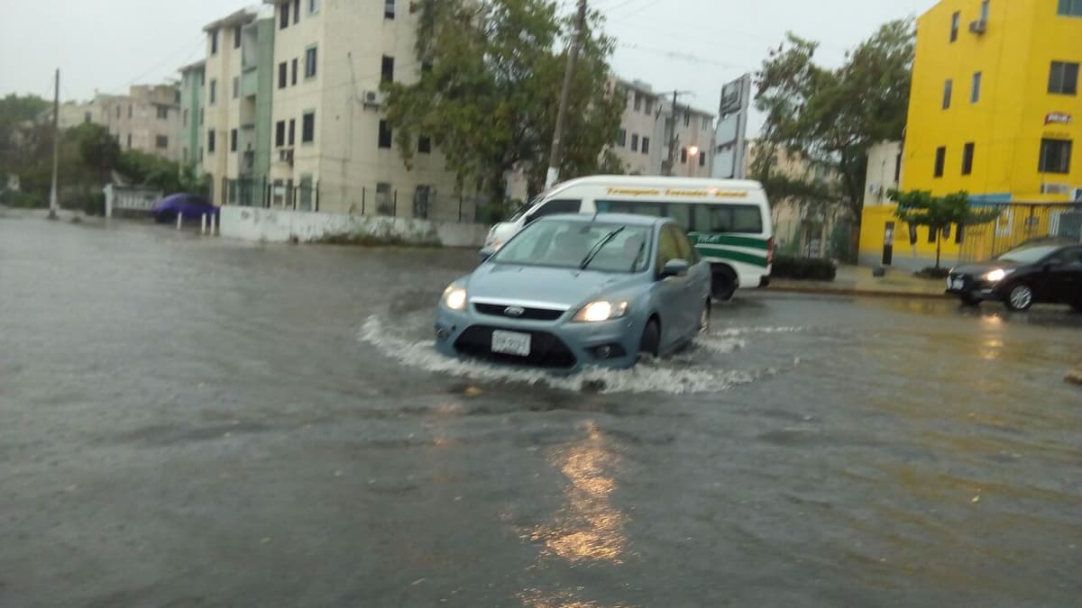 Lluvias anegan puntos de Cancún