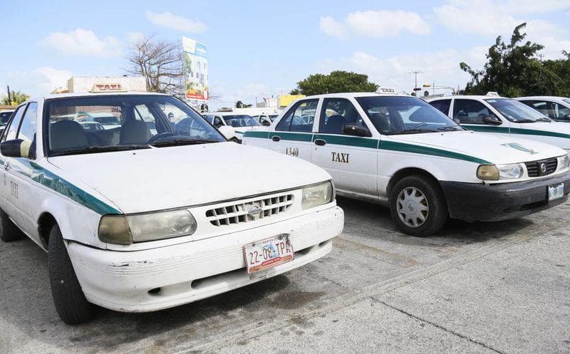 Félix y Borge regalaron 2 mil 700 placas de taxis
